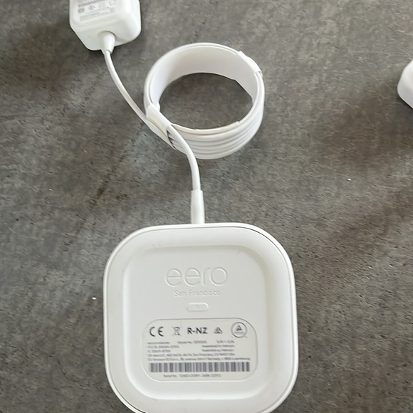 Eero 6 mesh wifi 3-pack - speeds up to 500 Mbps, one router + two extenders - Picture 7 of 13